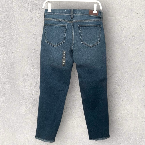 Hollister Boyfriend Distressed Floral Embroidered Cropped Jeans - Picture 3 of 10